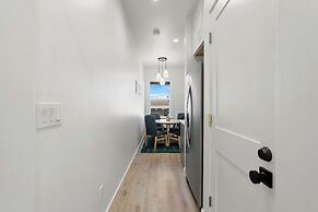 Modern 2Bed 2Bath & parking in Excelsior