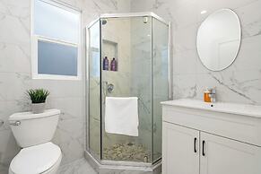 Modern 2Bed 2Bath & parking in Excelsior