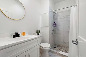 Modern 2Bed 2Bath & parking in Excelsior