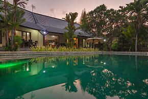 Villa Lotus Kayuputih