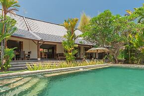 Villa Lotus Kayuputih