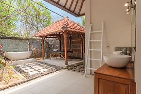 Villa Lotus Kayuputih