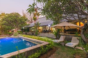 Villa Lotus Kayuputih