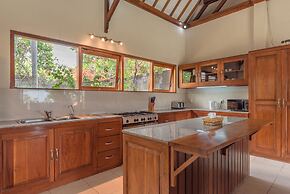 Villa Lotus Kayuputih