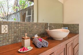 Villa Lotus Kayuputih