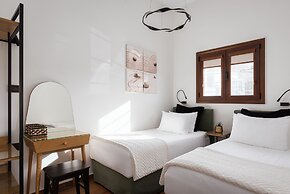 Aniv Villa by The Sea