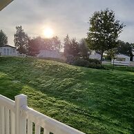 Immaculate 8-bed Cabin in Tattershall Lake