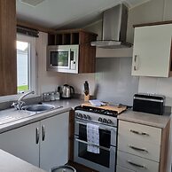 Immaculate 8-bed Cabin in Tattershall Lake