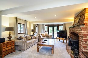 Country Home with Tennis Court & Hot Tub