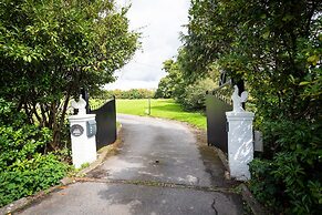 Country Home with Tennis Court & Hot Tub