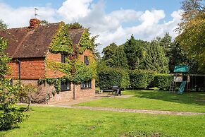 Country Home with Tennis Court & Hot Tub