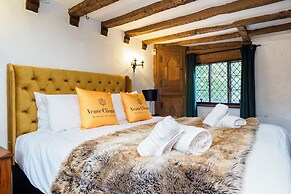 Country Home with Tennis Court & Hot Tub