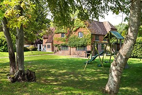 Country Home with Tennis Court & Hot Tub