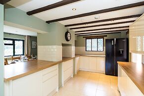 Country Home with Tennis Court & Hot Tub