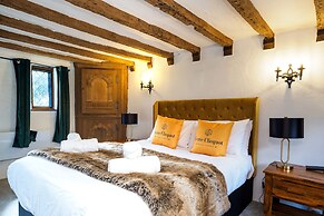 Country Home with Tennis Court & Hot Tub