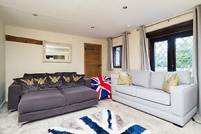 Country Home with Tennis Court & Hot Tub