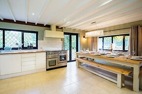 Country Home with Tennis Court & Hot Tub