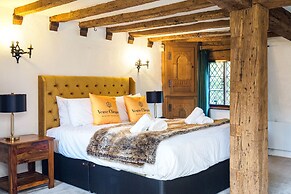 Country Home with Tennis Court & Hot Tub