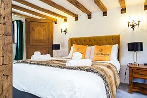 Country Home with Tennis Court & Hot Tub