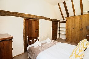 Country Home with Tennis Court & Hot Tub