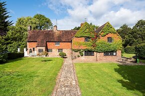 Country Home with Tennis Court & Hot Tub