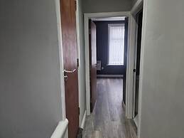 Impeccable 3-bed Apartment in Bradford to Explore