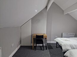 Impeccable 3-bed Apartment in Bradford to Explore