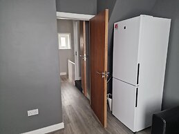 Impeccable 3-bed Apartment in Bradford to Explore