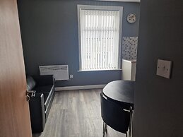 Impeccable 3-bed Apartment in Bradford to Explore