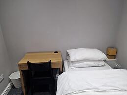 Impeccable 3-bed Apartment in Bradford to Explore