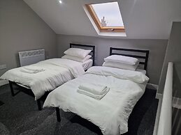 Impeccable 3-bed Apartment in Bradford to Explore