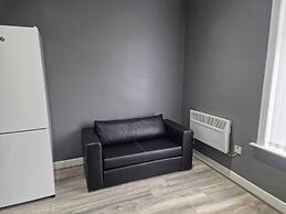 Impeccable 3-bed Apartment in Bradford to Explore