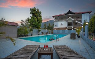 Summit Green Lake Tea Resort & Spa