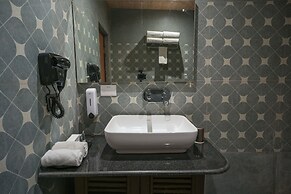 Summit Green Lake Tea Resort & Spa