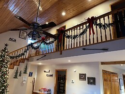 Smoky Mountain Getaway 3 Bedroom Cabin by RedAwning