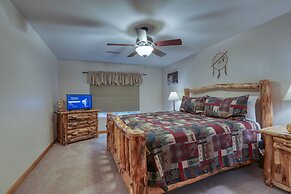 Smoky Mountain Getaway 3 Bedroom Cabin by RedAwning