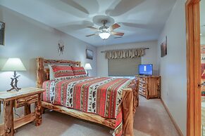 Smoky Mountain Getaway 3 Bedroom Cabin by RedAwning