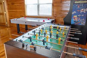 Smoky Mountain Lodge 6 Bedroom Cabin by RedAwning