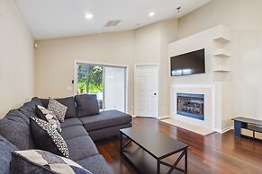 Exquisite Waterfront Retreat - Pet Friendly by RedAwning