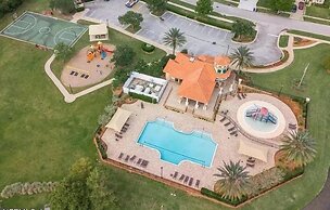 Exquisite Waterfront Retreat - Pet Friendly by RedAwning