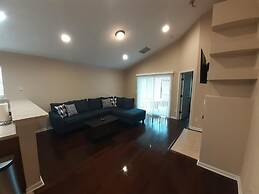 Exquisite Waterfront Retreat - Pet Friendly by RedAwning