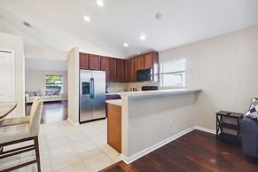 Exquisite Waterfront Retreat - Pet Friendly by RedAwning