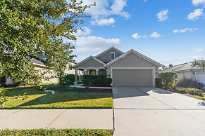 Exquisite Waterfront Retreat - Pet Friendly by RedAwning