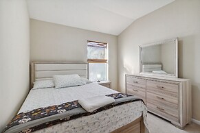 Exquisite Waterfront Retreat - Pet Friendly by RedAwning