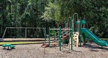 Exquisite Waterfront Retreat - Pet Friendly by RedAwning