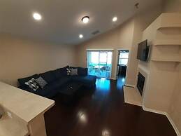 Exquisite Waterfront Retreat - Pet Friendly by RedAwning