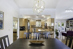 Dancing Dolphin 4 Bedroom Home by RedAwning