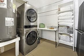 Dancing Dolphin 4 Bedroom Home by RedAwning