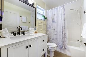 Dancing Dolphin 4 Bedroom Home by RedAwning