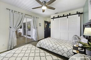 Dancing Dolphin 4 Bedroom Home by RedAwning